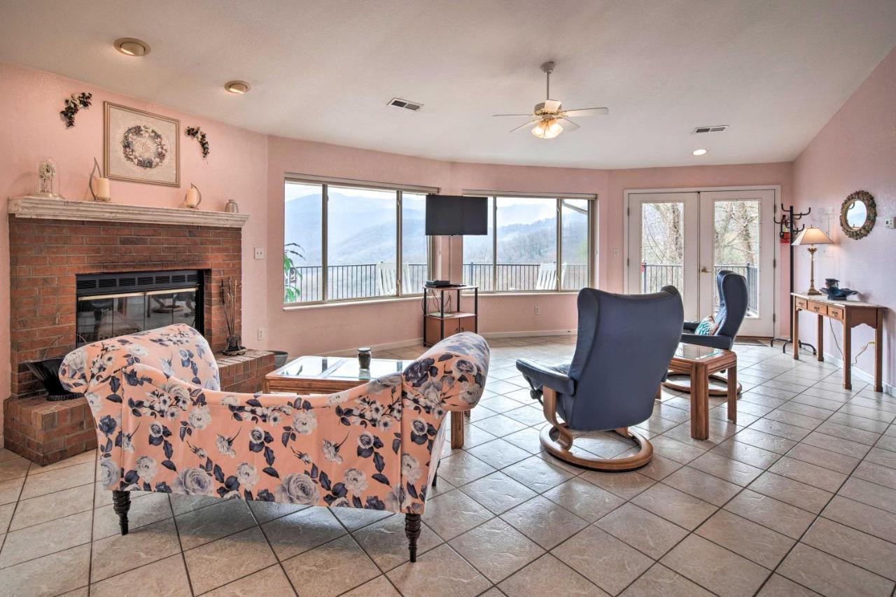 Charming Burnsville Apt With Mountain Views And Deck! מראה חיצוני תמונה